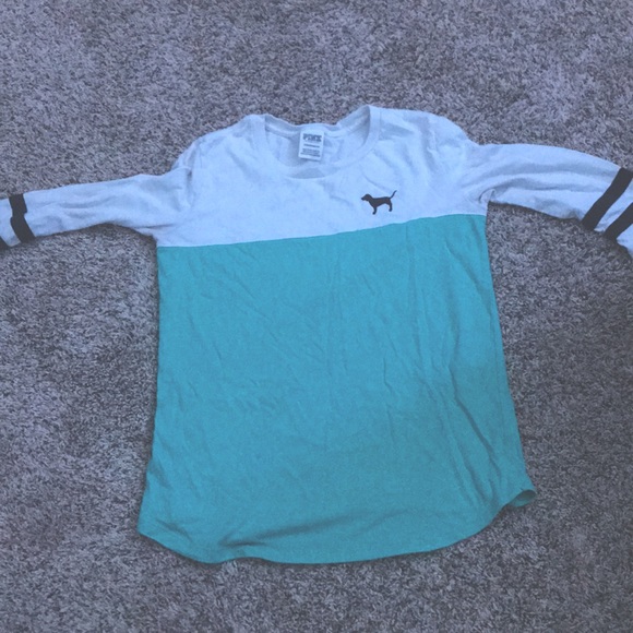 Here is a long sleeve shirt that I no longer wear - Picture 1 of 3